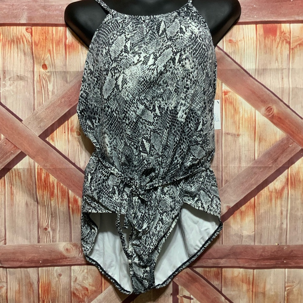 Black and White Snakeskin Print Swimsuit nwt one piece 2xl